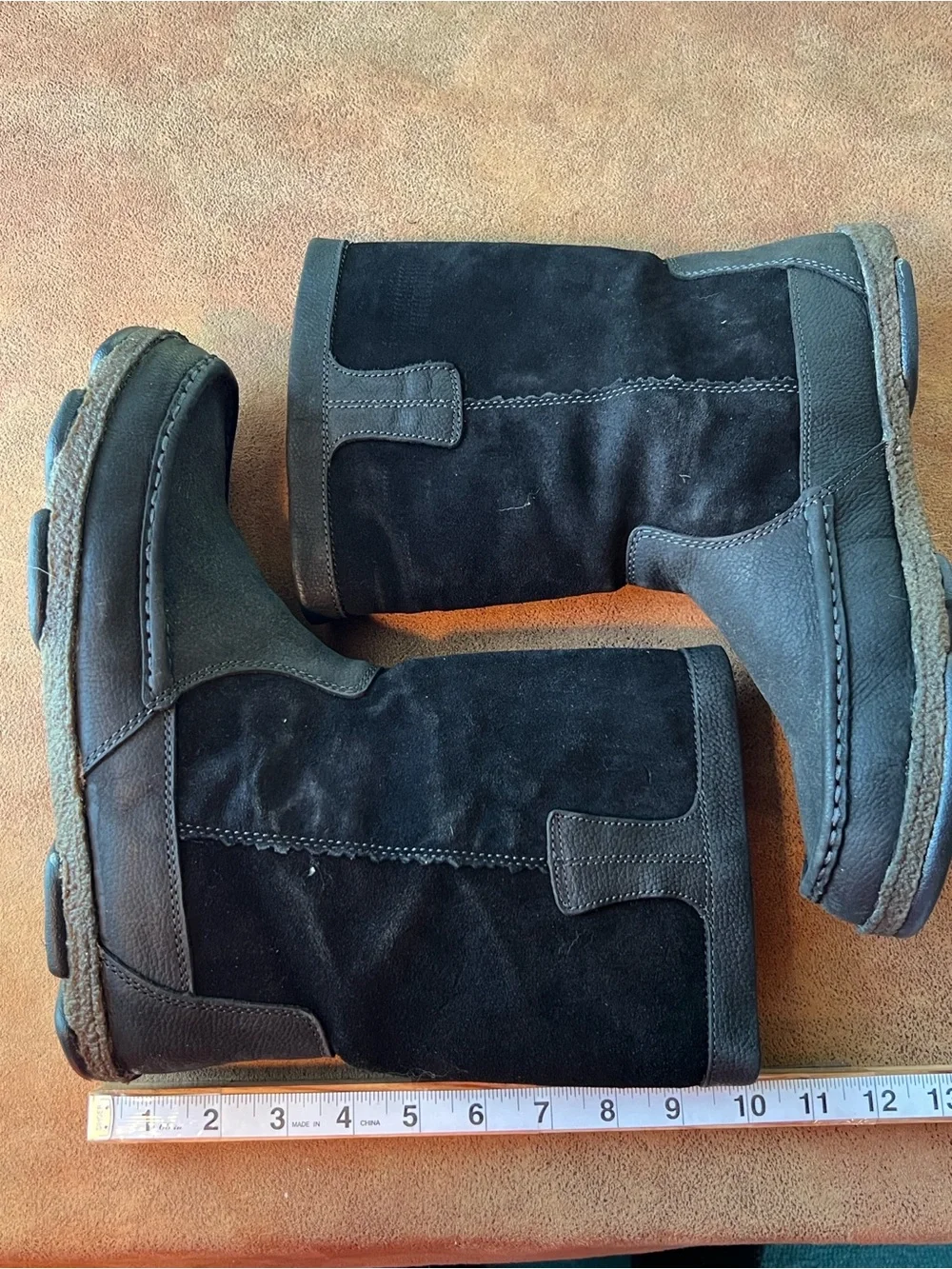 OluKai Kohana Men's Black Suede & Leather Boots with Blue Lining. Size 10